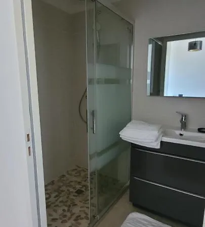 La Maison Partagee D'arlac بيت ضيافة *