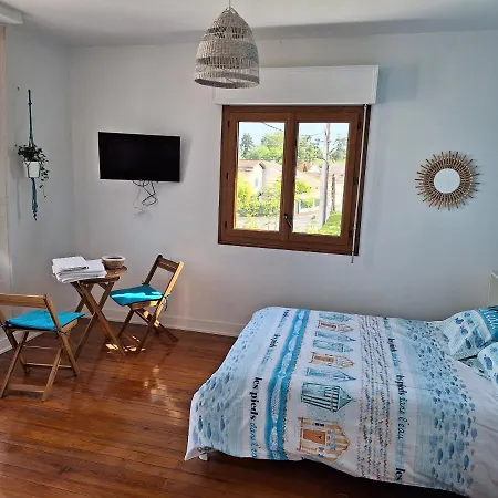 La Maison Partagee D'arlac Guest house